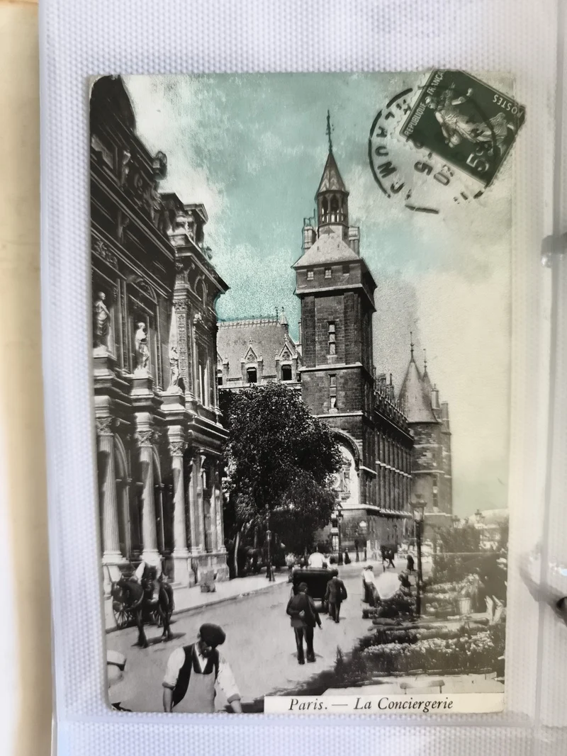 Carte postale CPA Paris La Conciergerie noir et blanc timbre oblitéré