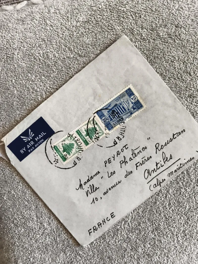 Lettre affranchie timbres Liban cèdre et Baalbek, cachets visibles, Air Mail