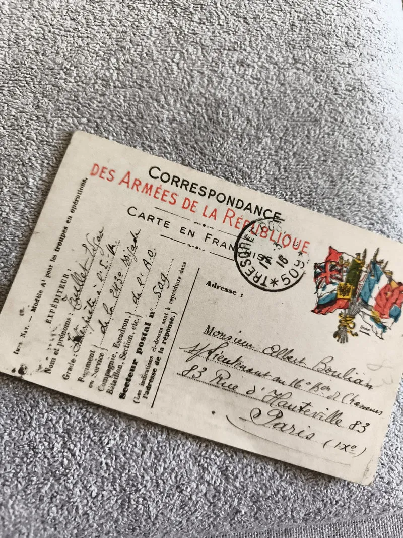 Carte postale militaire Armées de la République France drapeaux philatélie
