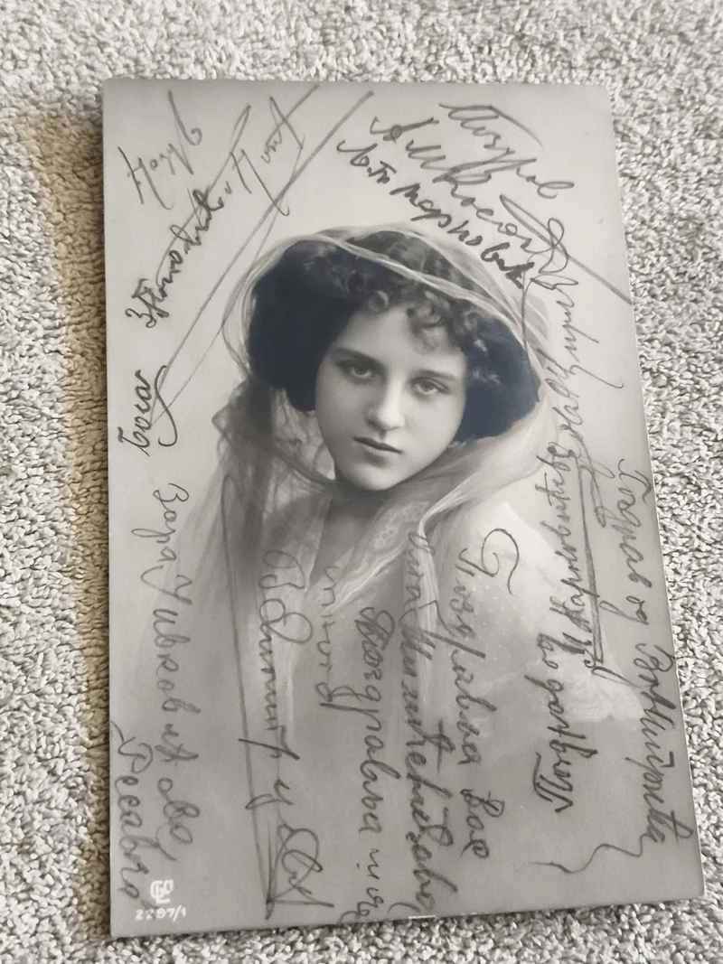 Carte postale ancienne portrait femme écriture manuscrite Philatélie