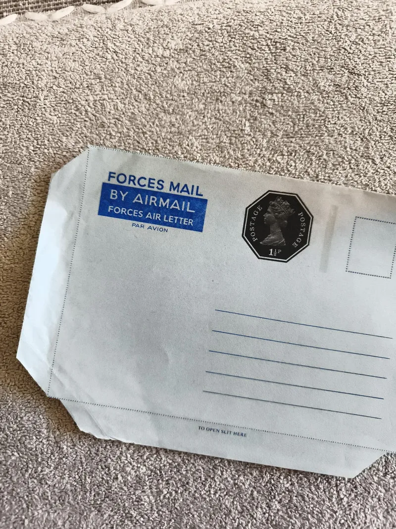 Lettre aérienne Forces Mail Royaume-Uni timbre 11p Queen Elizabeth II philatélie