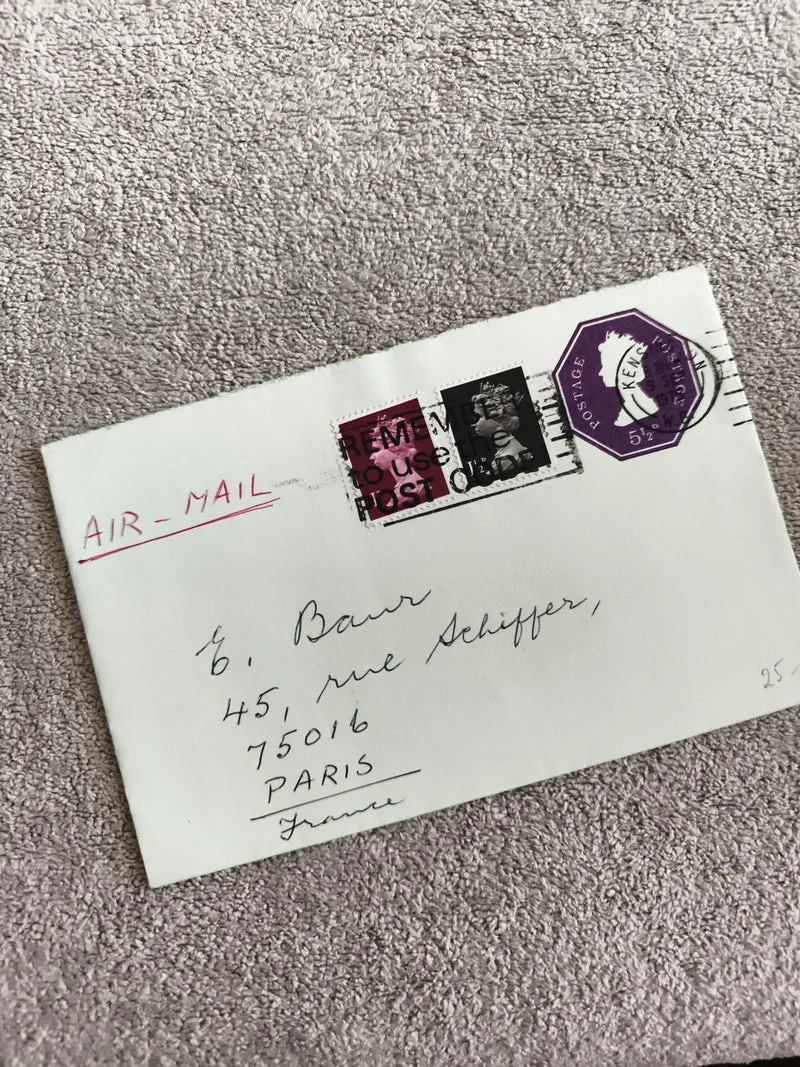 Lettre affranchie Royaume-Uni Air Mail timbres Queen Elizabeth II philatélie