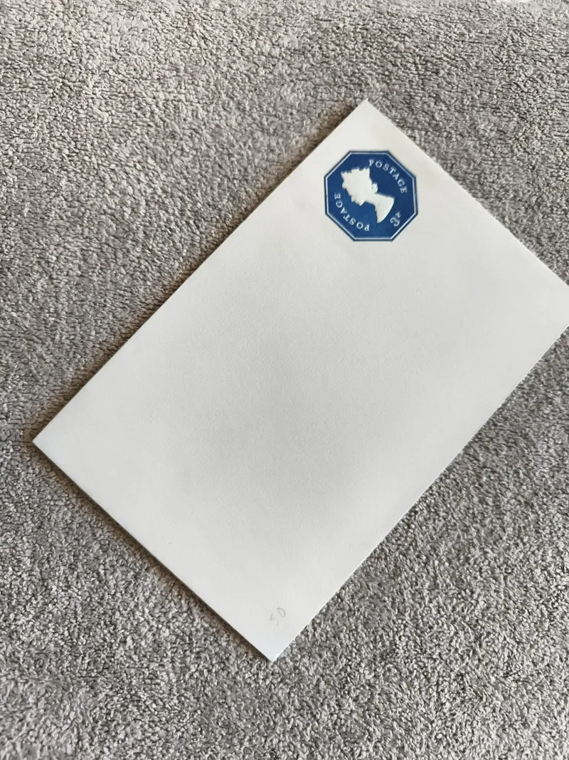 Lettre pré-affranchie timbre bleu POSTAGE 2½d profil reine philatélie