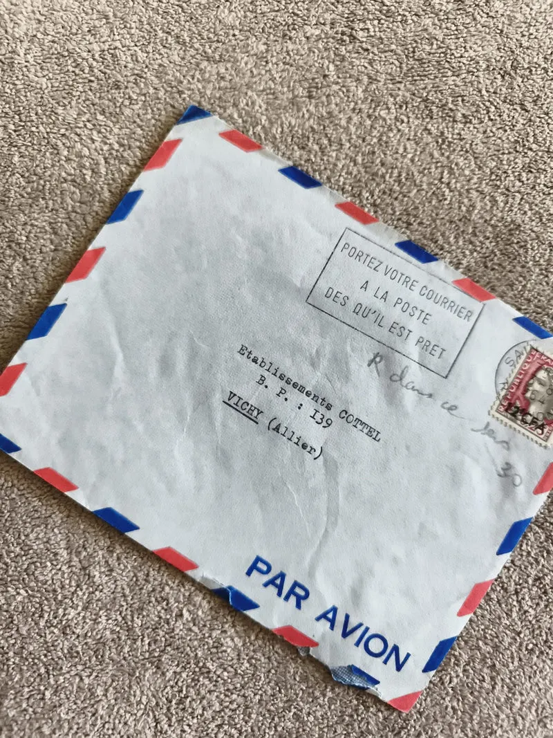 Lettre avion affranchie France Vichy Allier enveloppe bordure tricolore philatél