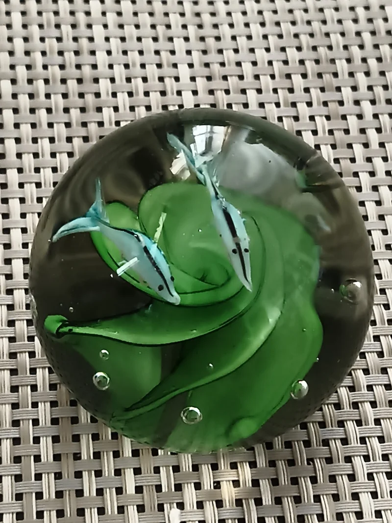 Presse papier ancien décor poissons verre soufflé, paperweight vintage déco