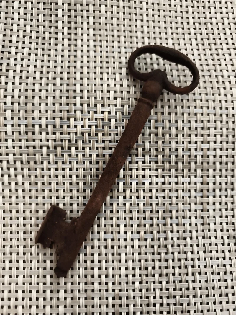Ancienne clé de château fer forgé rouillée vintage serrure porte manoir