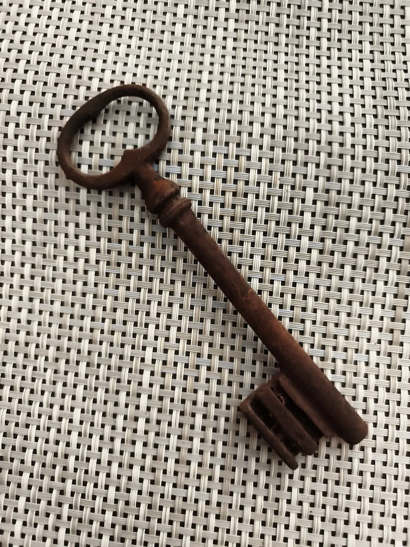 Clé ancienne de château, grande clé antique, patine rouille, style XIXe