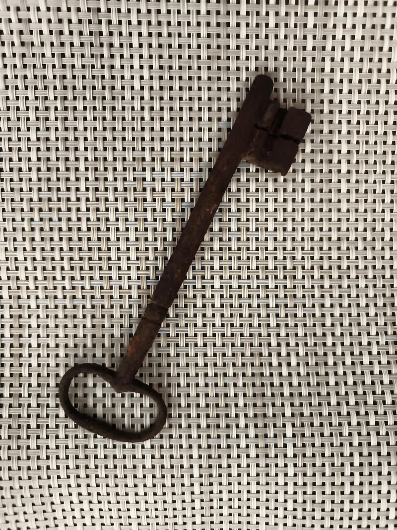 Grande clé ancienne de château, aspect fer forgé, serrure porte vintage