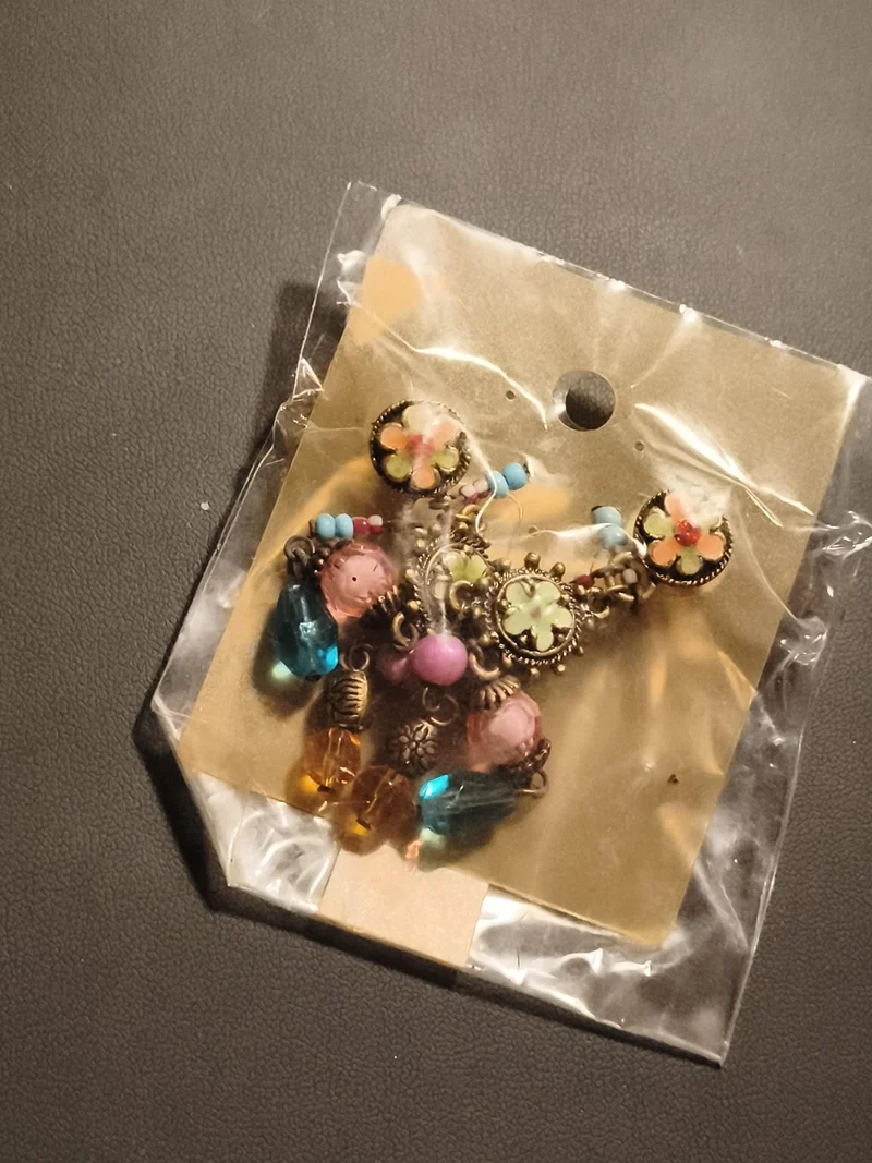 Paire de boucles d’oreilles vintage pendantes, perles colorées, deadstock