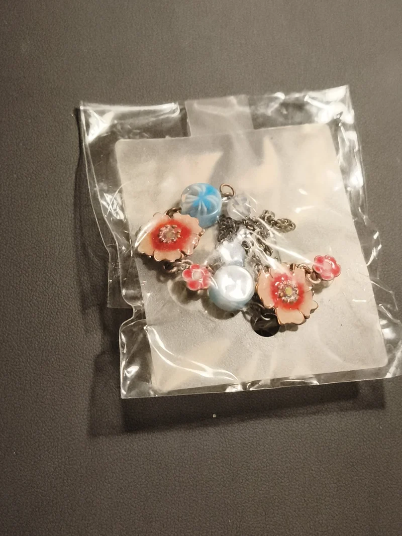 Boucles d’oreilles vintage fleurs émaillées et perles, deadstock ancien magasin
