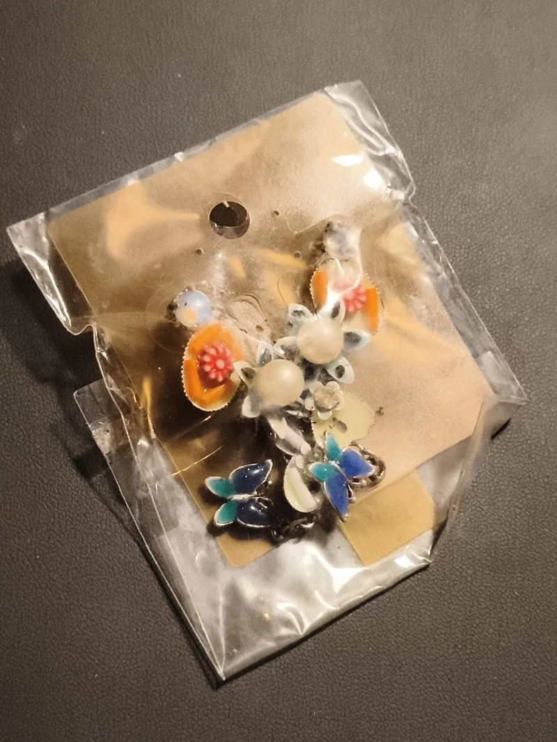 Boucles d’oreilles vintage pendantes fleurs papillons couleurs vives deadstock