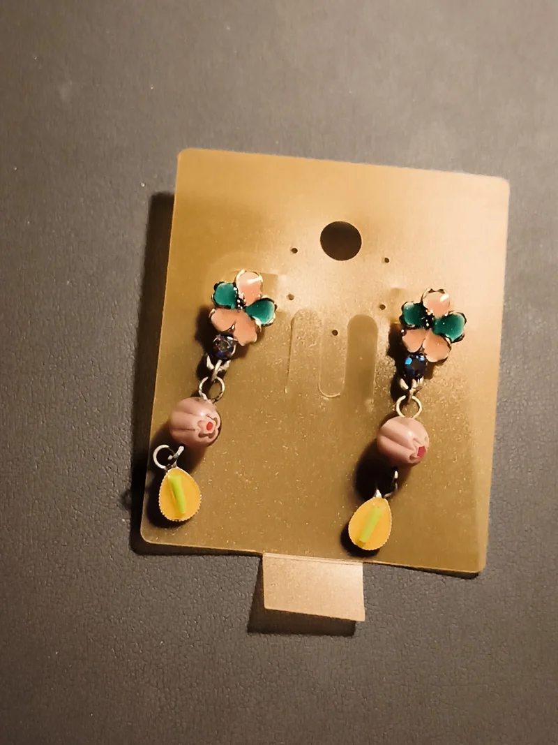 Paire de boucles d’oreilles vintage fleurs émaillées perles fantaisie deadstock