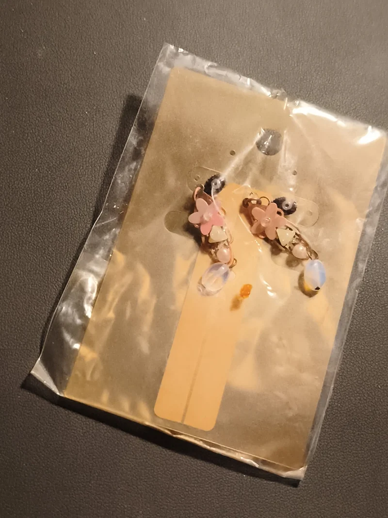 Paire de boucles d’oreilles vintage fleurs pendantes, deadstock, tons pastel