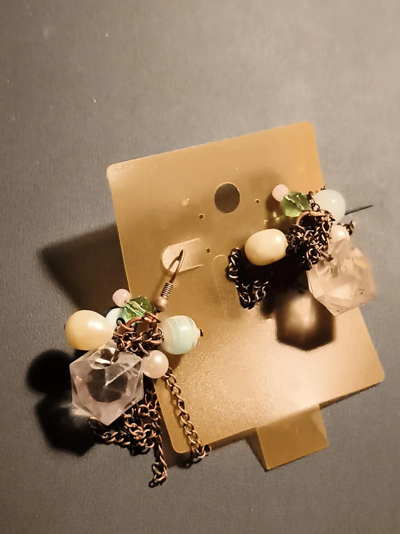 Paire de boucles d’oreilles vintage pendantes perles chaînes deadstock fantaisie