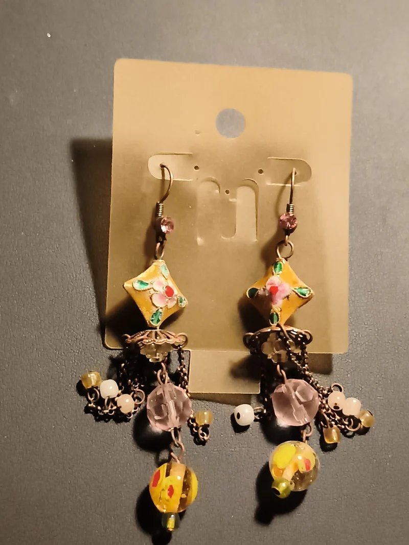 Boucles d’oreilles vintage pendantes perles fantaisie émaux fleurs deadstock