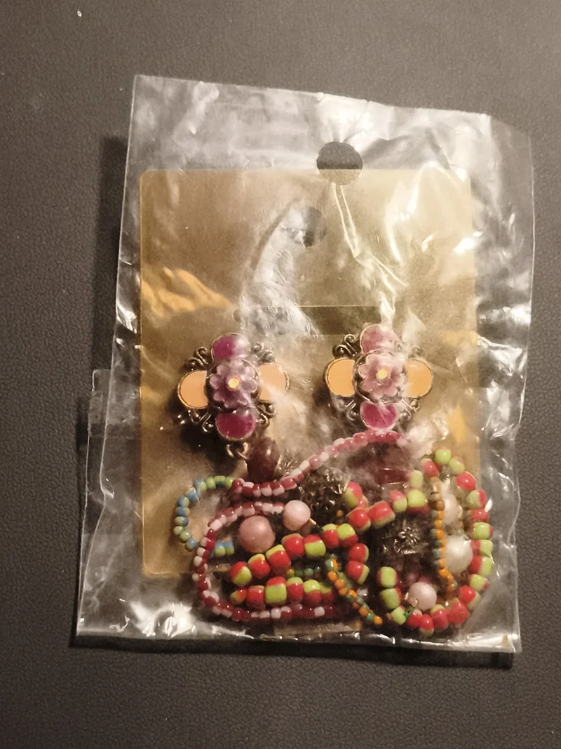 Paire de boucles d’oreilles vintage fleurs, perles colorées deadstock magasin