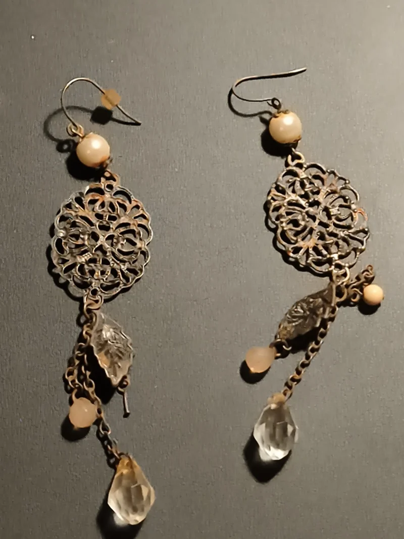 Boucles d’oreilles pendantes ancien fantaisie filigrane perle pampille rétro