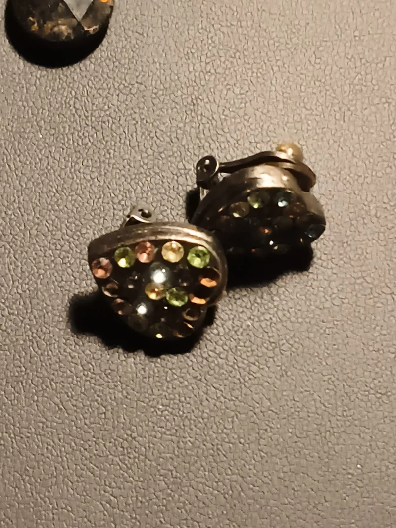 Clips d’oreilles vintage cœur strass multicolores ancien fantaisie rétro