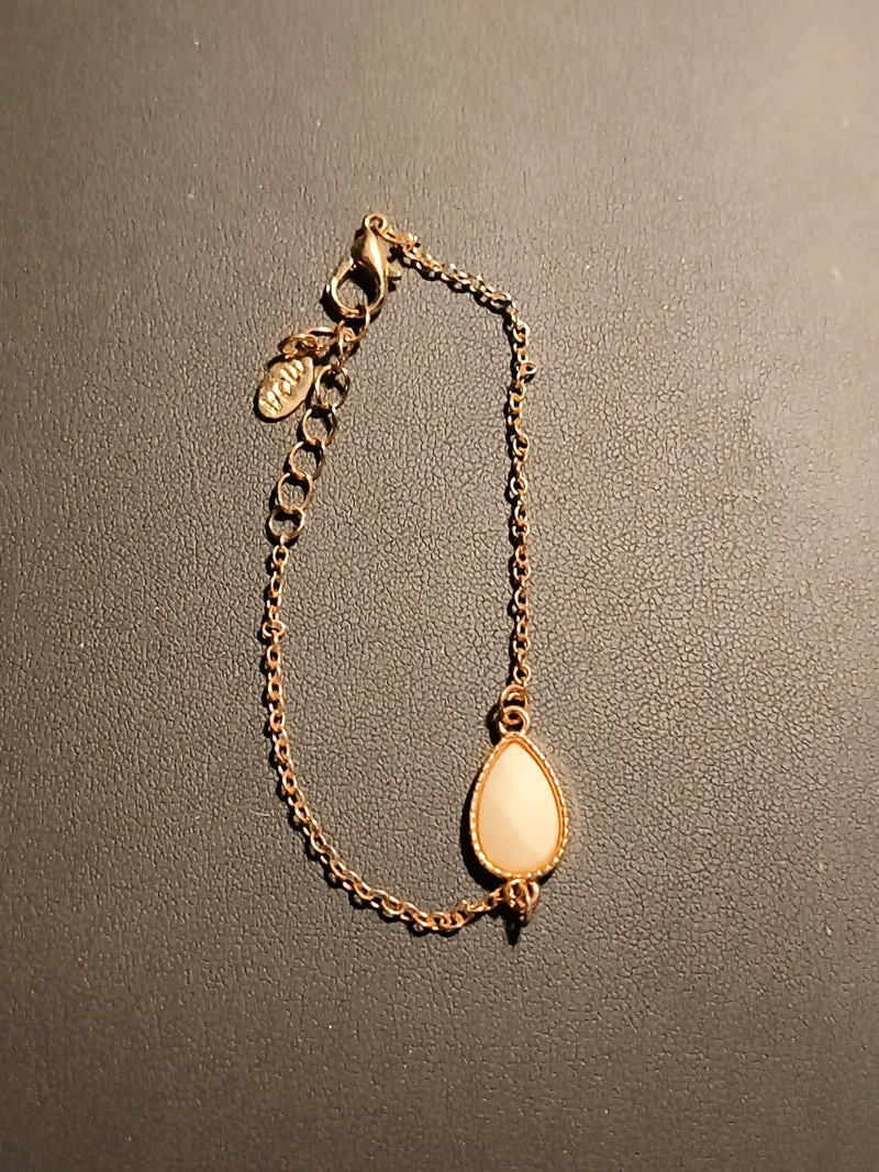 Bracelet chaîne doré fantaisie pampille goutte beige ancien rétro vintage