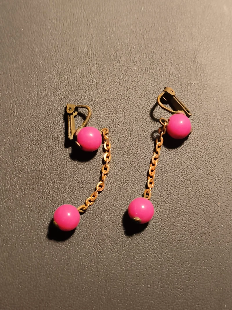 Paire boucles d'oreilles clip vintage fantaisie chaîne dorée perles roses ancien