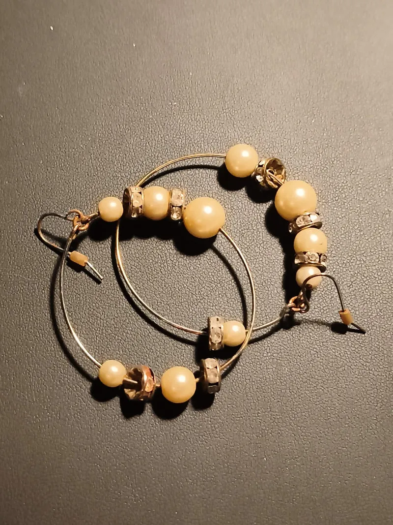 Boucles d’oreilles créoles anciennes fantaisie perles ivoire strass vintage rétr