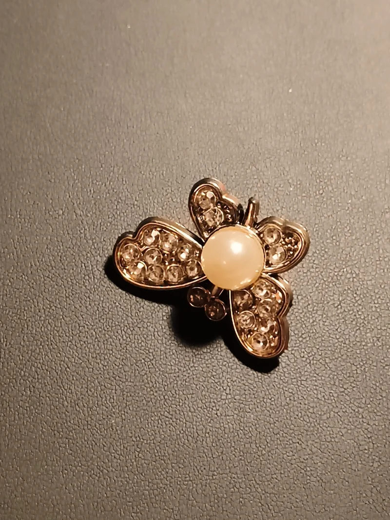 Broche papillon ancien fantaisie strass perles aspect doré vintage rétro
