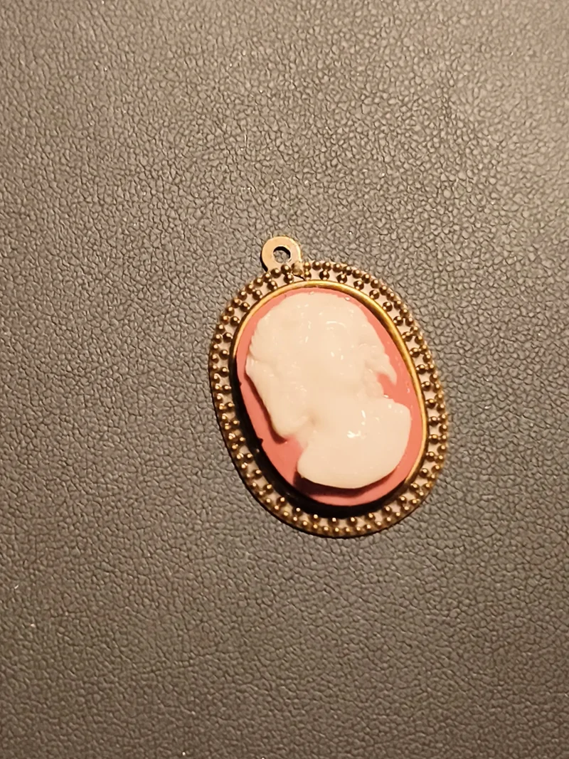 Pendentif camée vintage profil femme, fantaisie, médaillon ovale rétro