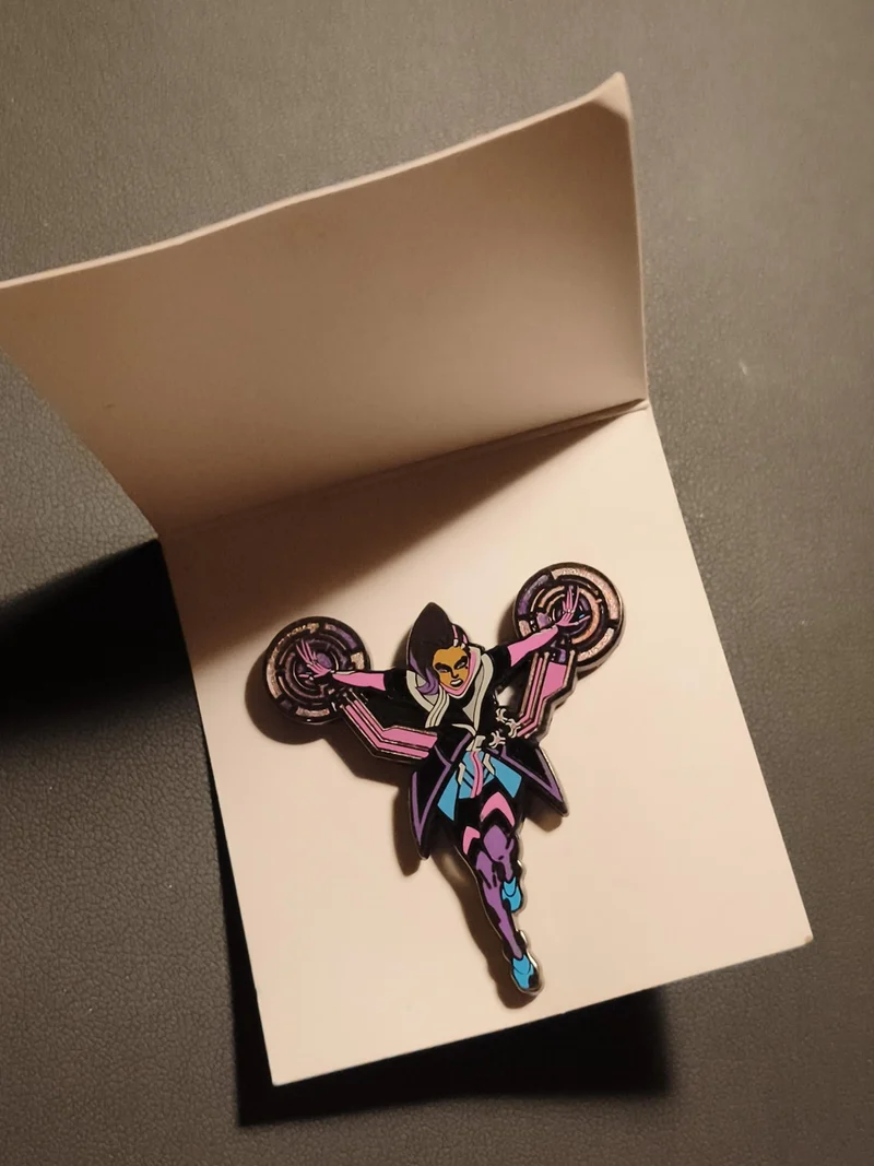 Pin's Overwatch Sombra violet noir émaillé badge gamer cosplay