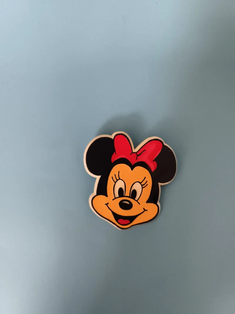 Pin's Disney Minnie Mouse visage ruban rouge badge