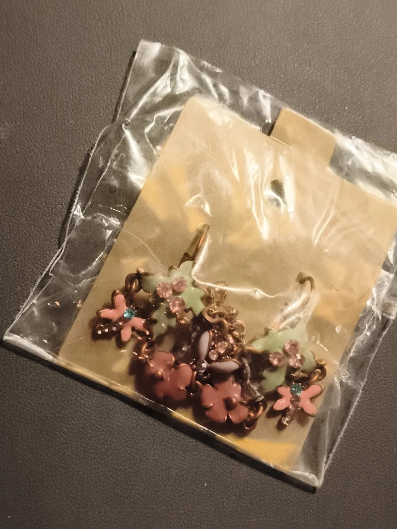 Boucles d’oreilles vintage fleurs émaillées pendantes tons rose vert deadstock