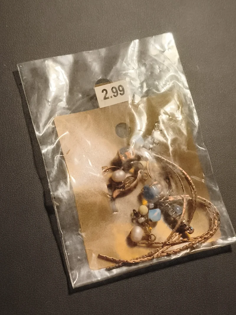 Boucles d’oreilles vintage pendantes perles colorées deadstock, années 70-80