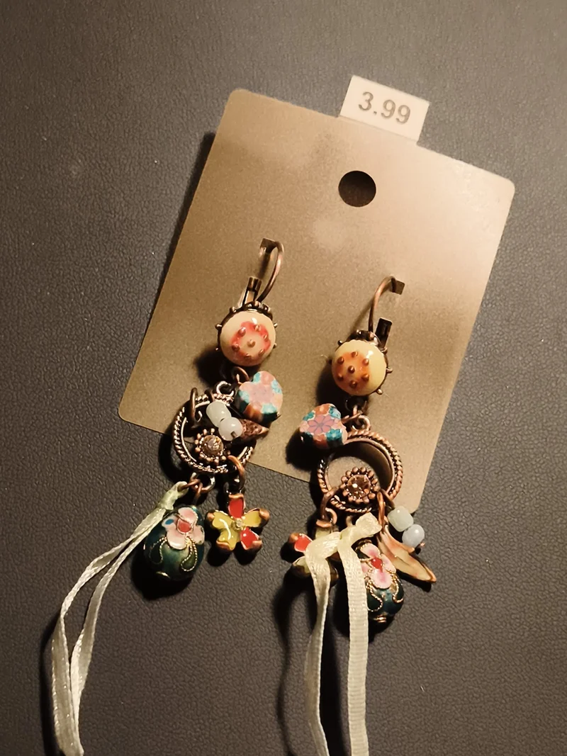 Paire boucles d’oreilles vintage pendantes décor floral perles charms deadstock