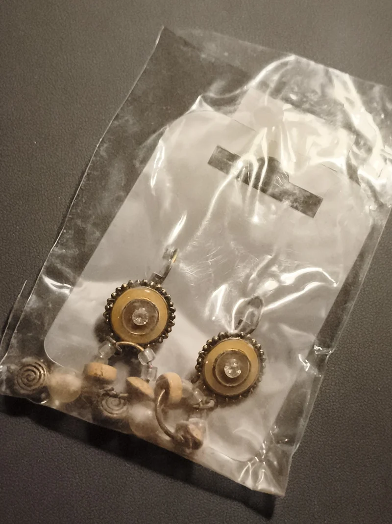 Boucles d’oreilles vintage pendantes perles bois et métal doré deadstock