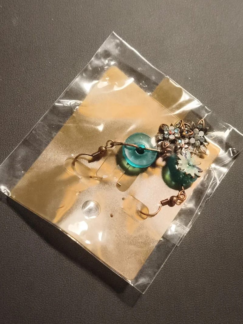 Paire de boucles d’oreilles vintage fleurs bleu turquoise deadstock, crochet bro