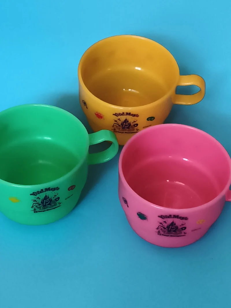Tasses plastique Disney World Magic 15e anniversaire vert jaune rose