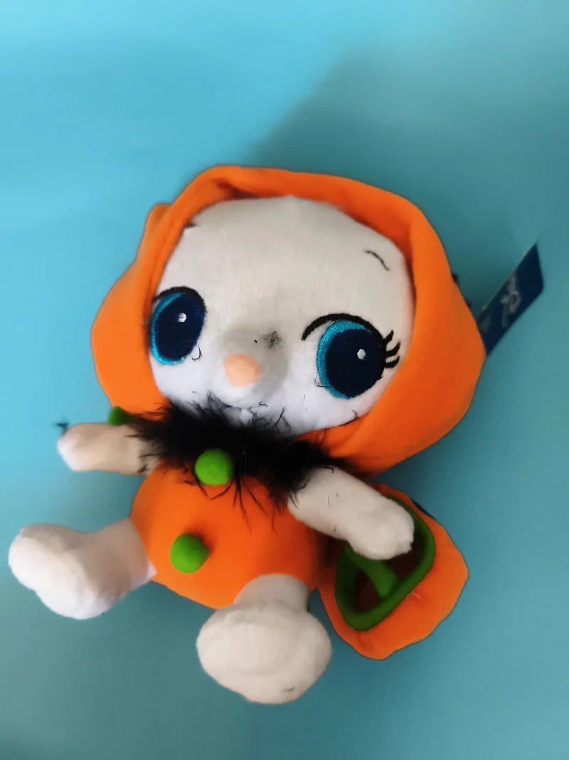 Peluche yeux bleus capuche orange manteau décor peace plush doll Collector