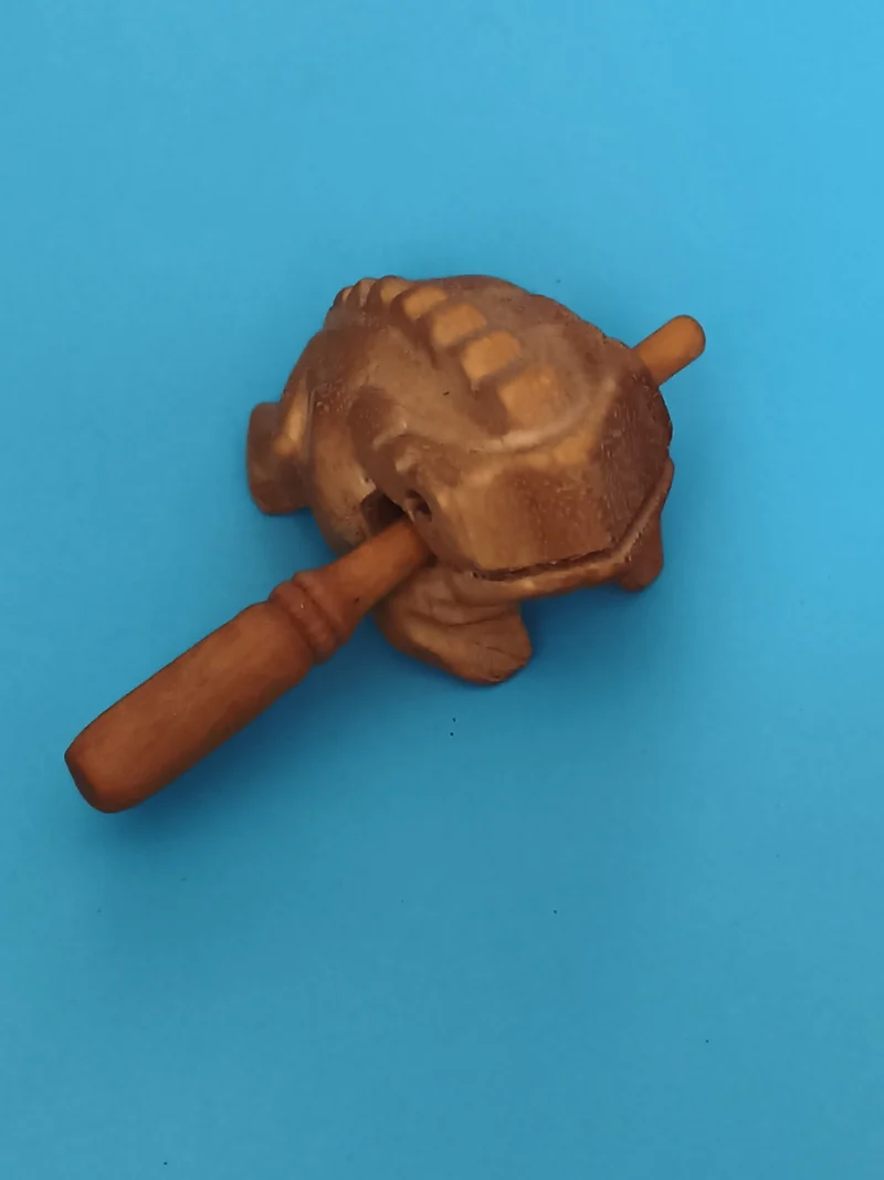 Grenouille guiro percussion instrument en bois sculpté crécelle décorative