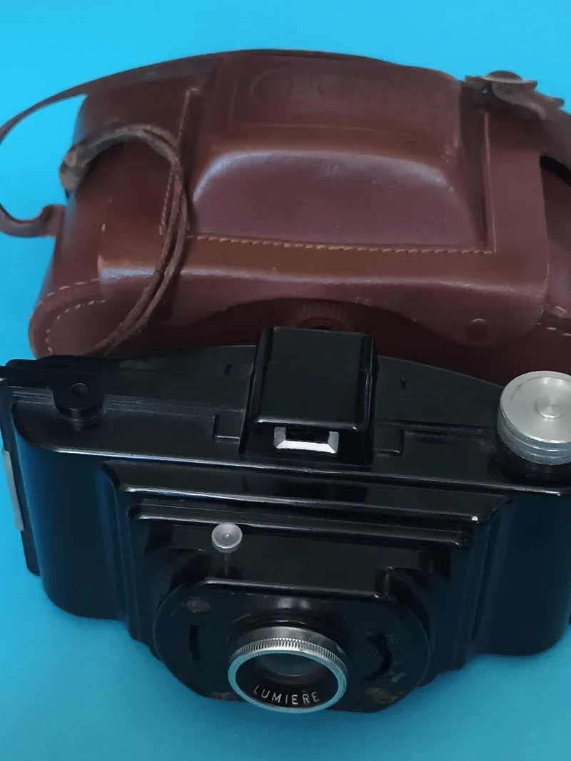 Appareil photo ancien Lumière bakélite + étui cuir vintage rétro