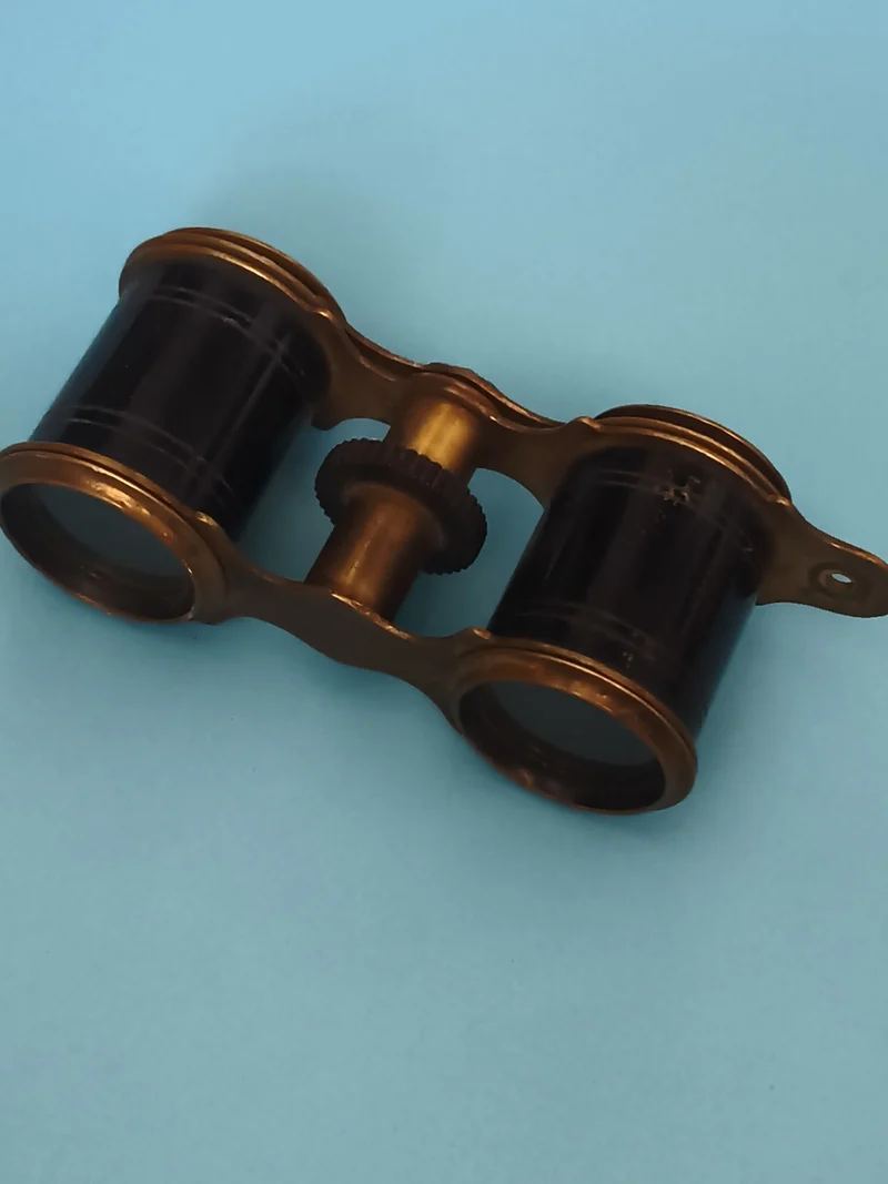 Jumelles de théâtre anciennes aspect laiton noir, optique vintage XIXe