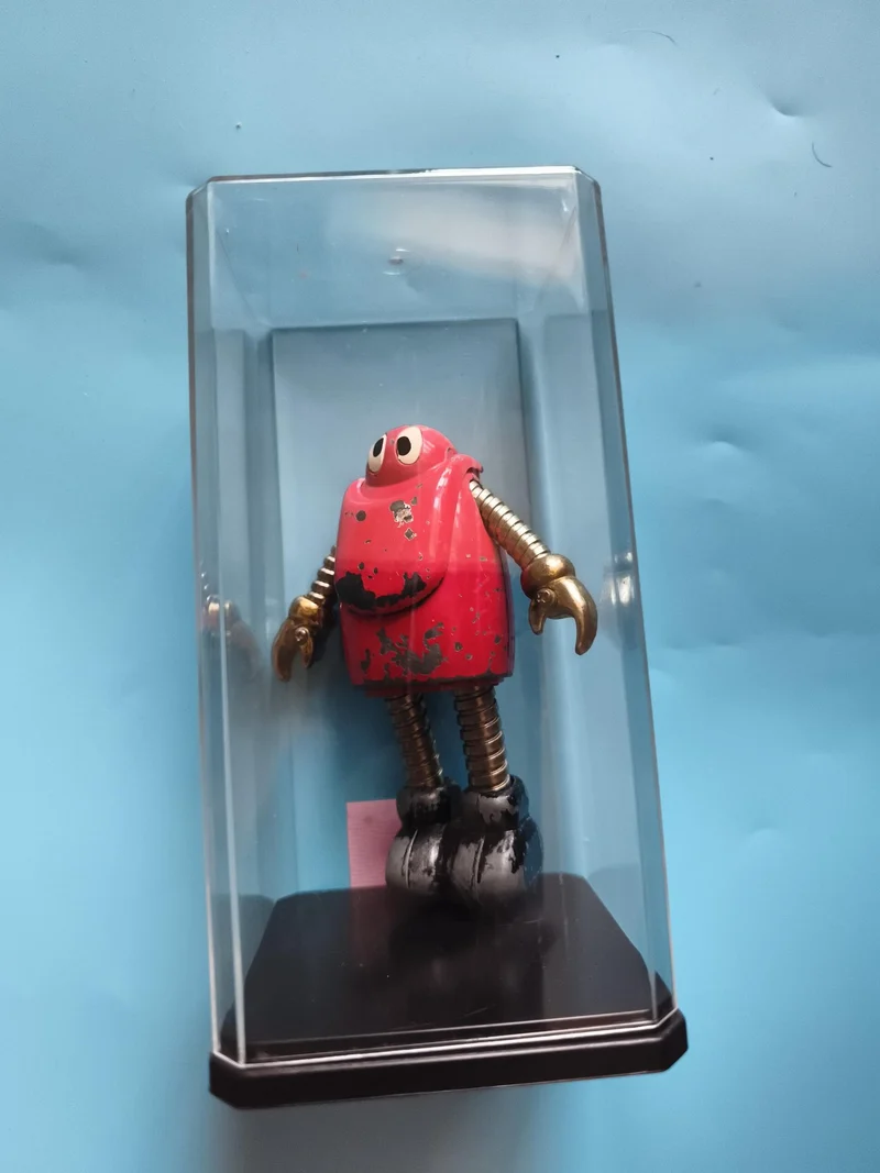 Figurine Chogokin Robocon 50th Anniversary rouge sous vitrine Bandai robot