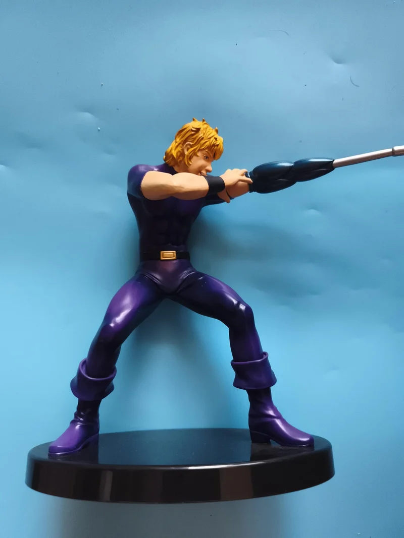 Figurine articulée Cobra personnage blond costume violet socle noir manga