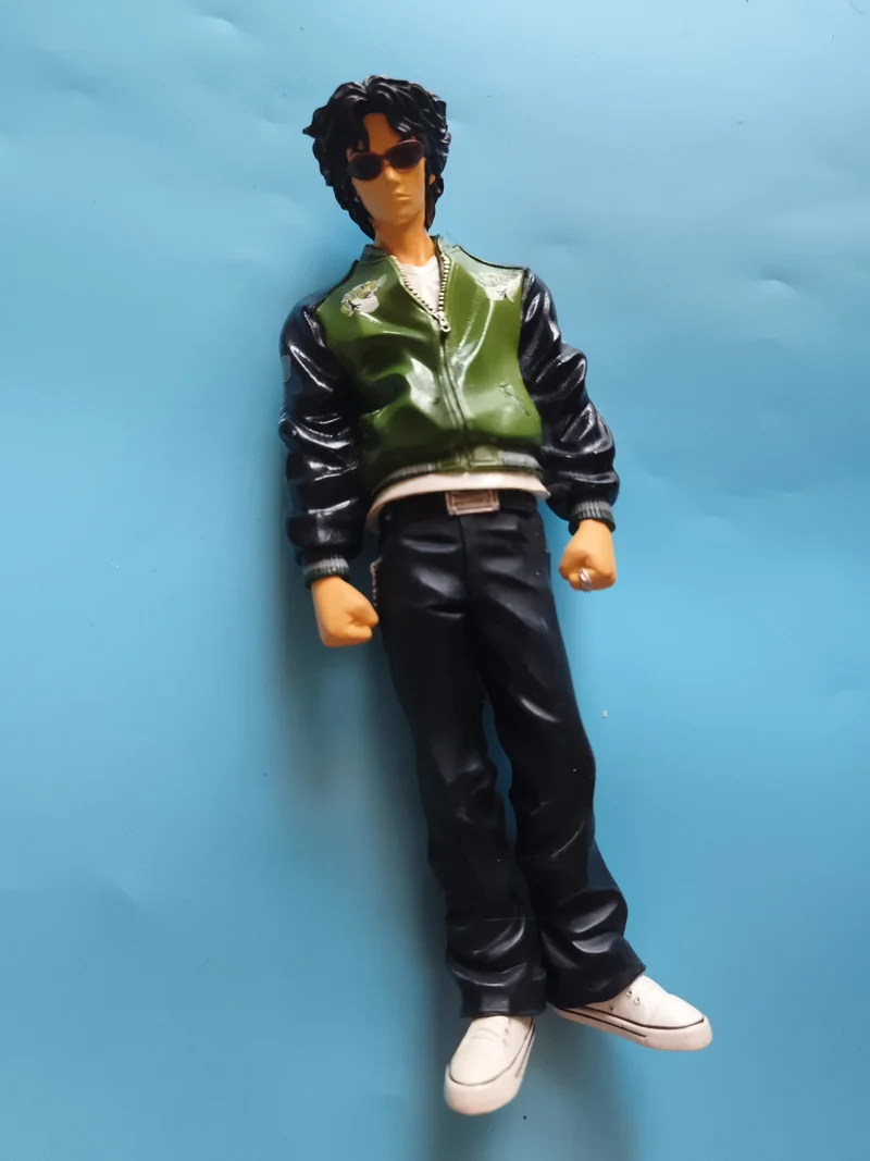 Figurine Crows personnage articulé blouson vert lunettes manga
