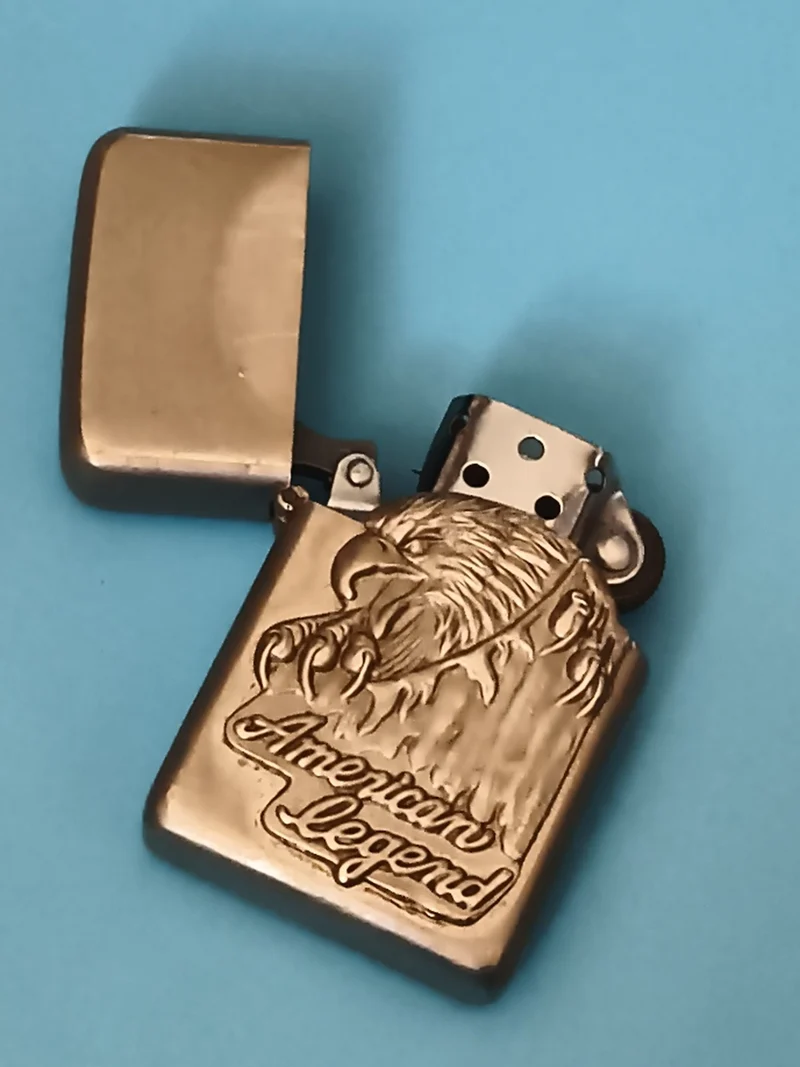 Briquet tempête American Legend relief aigle, finition dorée, zippo style