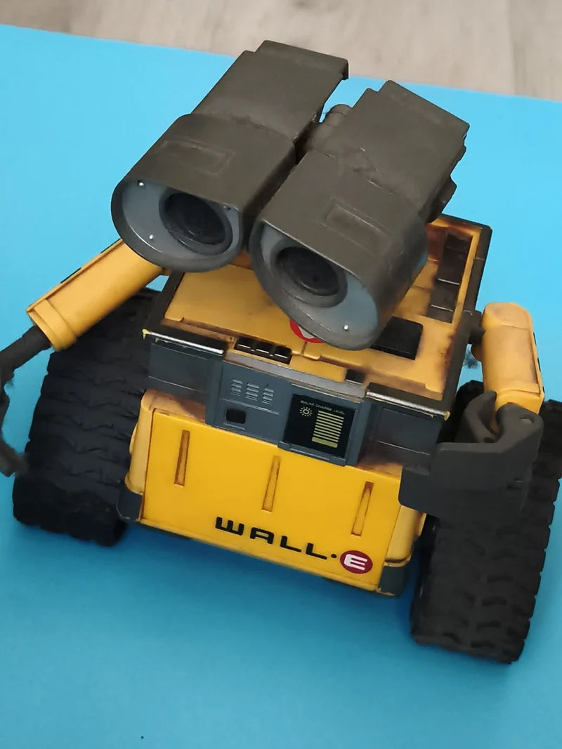 Figurine robot Wall-E Disney Pixar jaune articulée effet usé Grand modèle