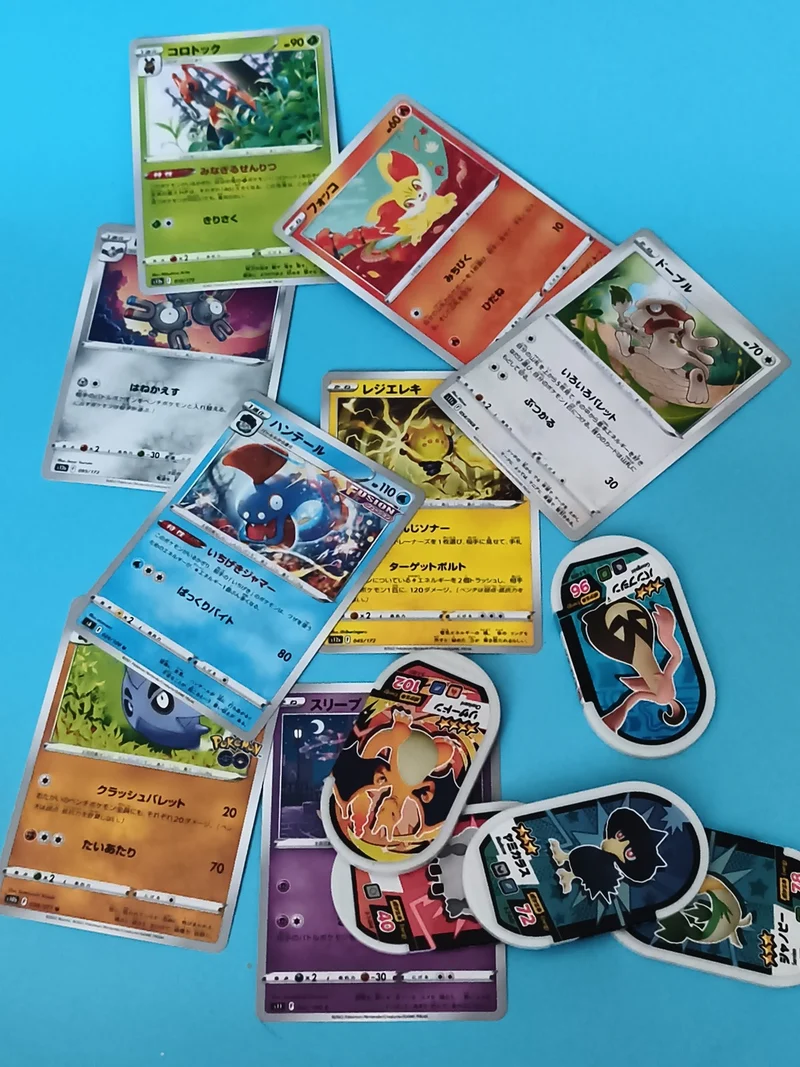 Lot cartes Pokémon japonaises + jetons Pokémon GO, mixte