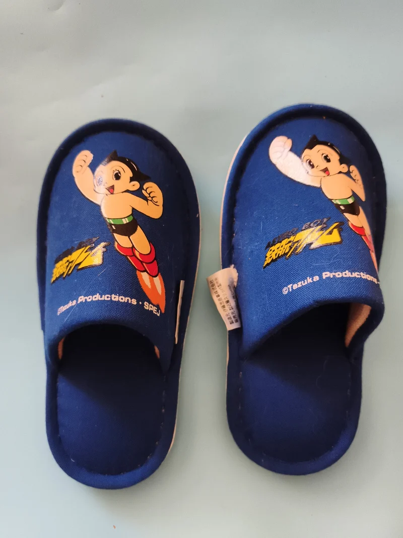 Chaussons enfant Astro Boy bleu japonais Tezuka Productions motif manga