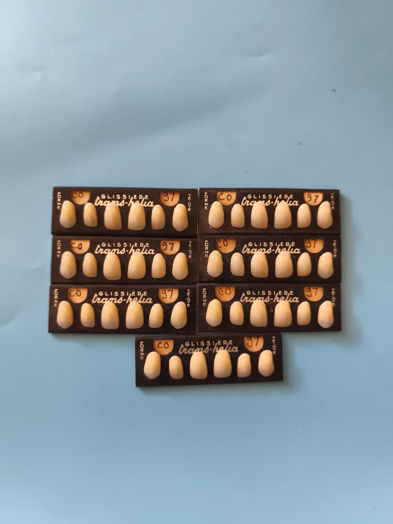 Dents artificielles Glissière trans-kelia lot x6 vintage prothèse dentaire CO 97