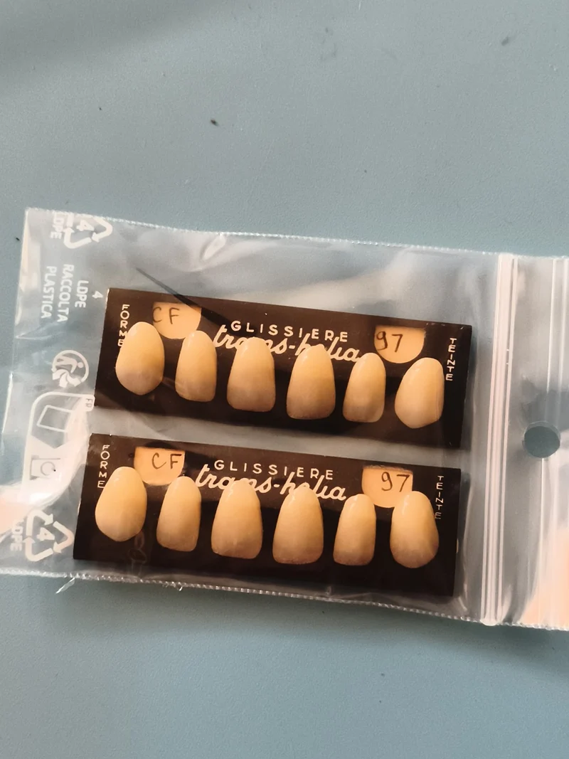Dents artificielles vintage GLISSIERE trans-hélia teinte 97 CF rare lot prothèse