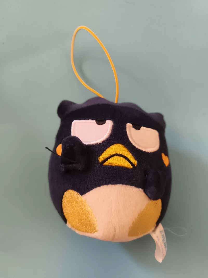 Peluche Sanrio Badtz-Maru porte-clés bleu marine jaune mascotte kawaii