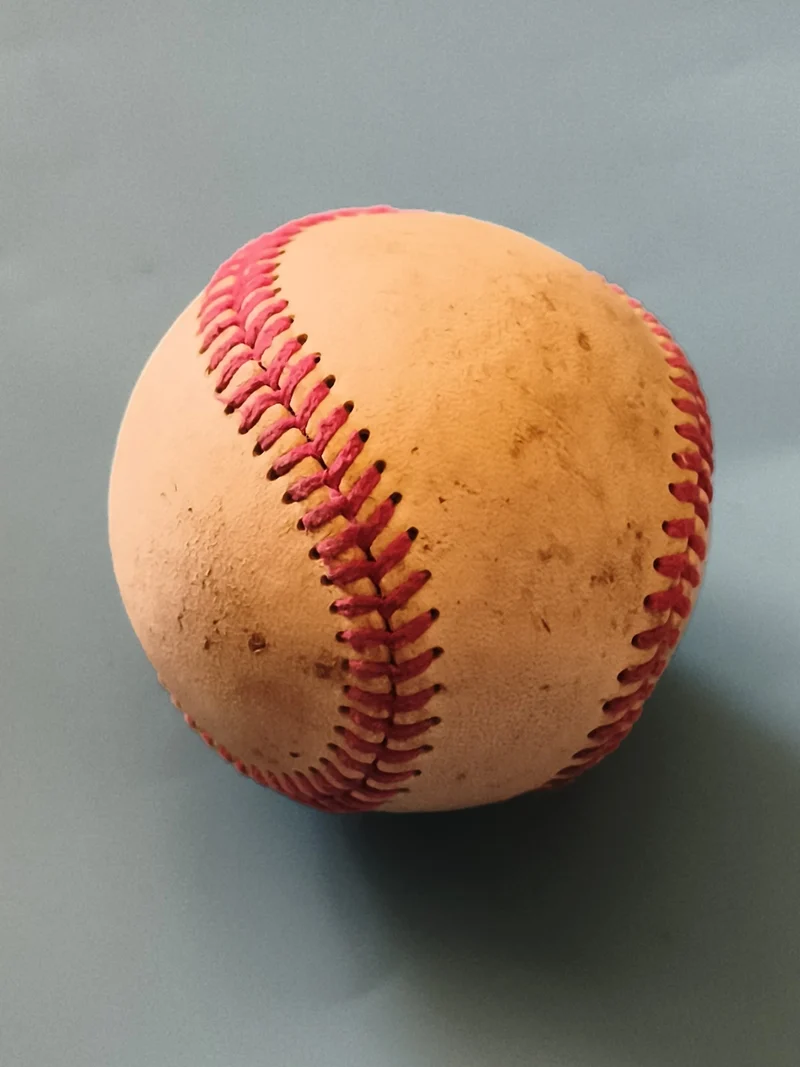 Balle de baseball ancienne couture rouge vintage balle sport rétro